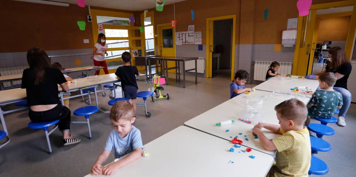 Educació edita una guia per millorar latenció inclusiva