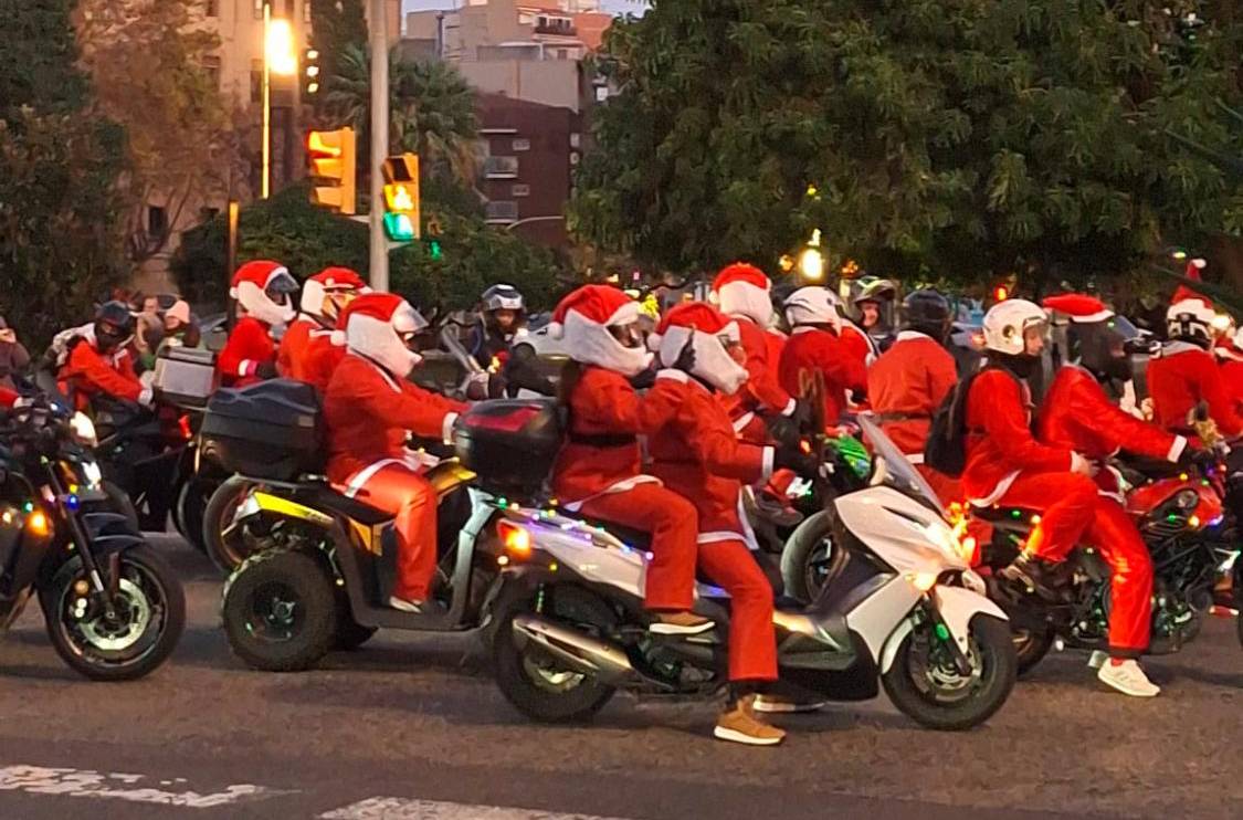 Los Papá Noel moteros, en Tarragona. Foto: Norián Muñoz