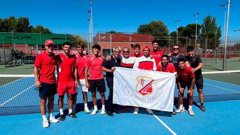 Pedro Gutiérrez, Eugeni Bernad, Genís Ribas, Izan Bofarull, Álex Valeriano, Marc Boada, Pol Virgili y Pablo Gor, del Tennis Tarragona. FOTO: Cedida