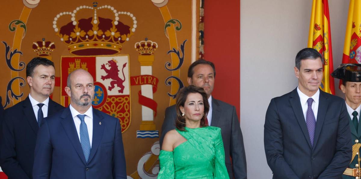 Leonor estrena mañana bandera, uniforme de gala y recepción en Palacio