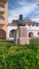 Monument en honor al Doctor Ferran a Corbera d’Ebre. Foto: Anton Monner