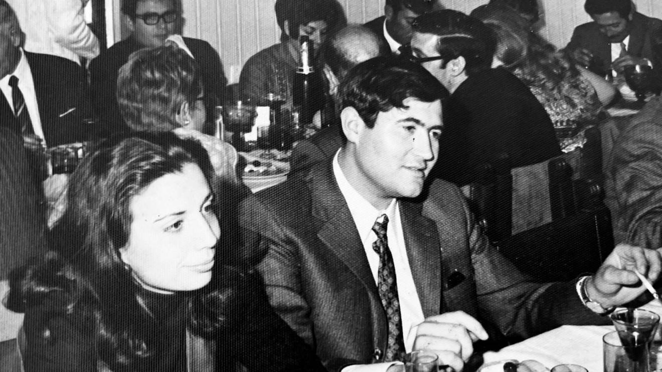 Joan Cabré i Josefina Prim dinant al restaurant Carlos I de Miami Platja l’1 d’abril de 1970.