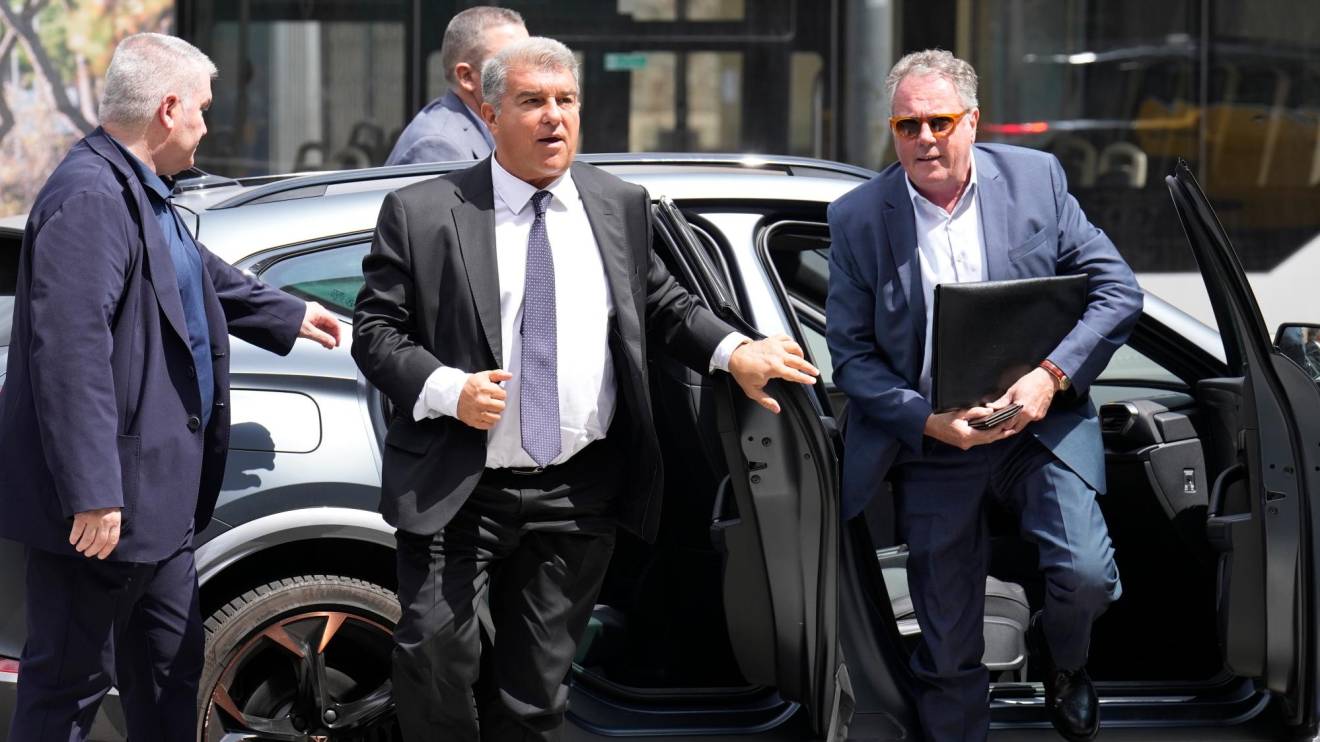 El presidente del FC Barcelona Joan Laporta acudió este mediodía a la Ciudad de la Justicia para declarar como testigo en una causa abierta por un delito de estafa vinculada a la disolución del Reus. EFE/Alejandro García.