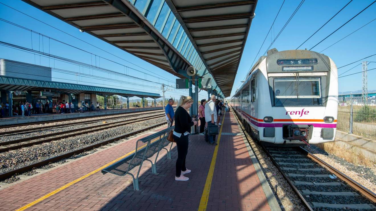 El servicio Avant también parará en la estación de L’Aldea-Amposta. Foto: Joan Revillas