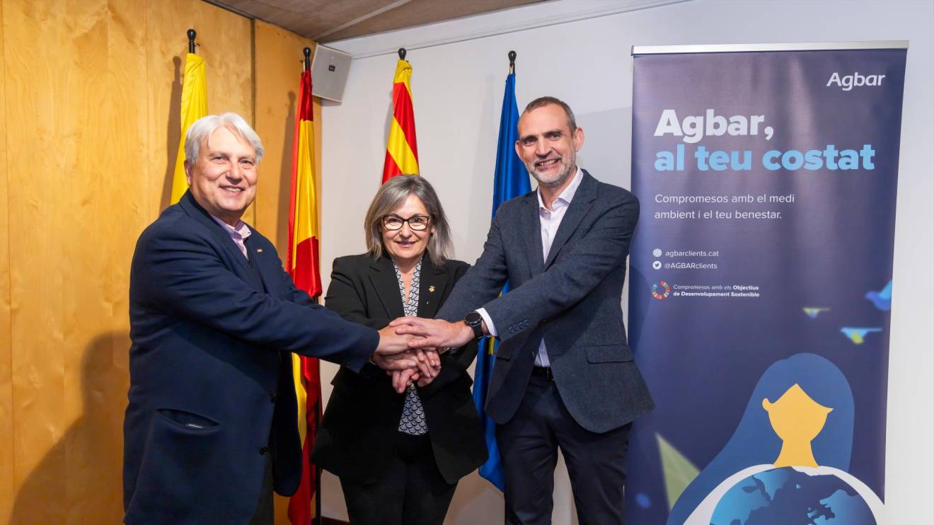 El vicepresidente de Creu Roja TGN, Ramon Valeriano, la regidora Lucía Teruel y el director de Agbar Camp-Ebre, David Gall. FOTO: DT