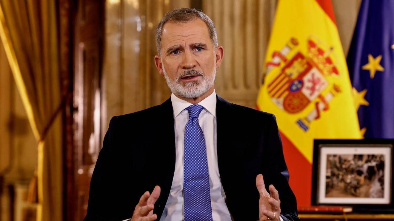 Felipe VI en su tradicional mensaje de Navidad, grabado en el Salón de Columnas del Palacio Real. Foto: EFE