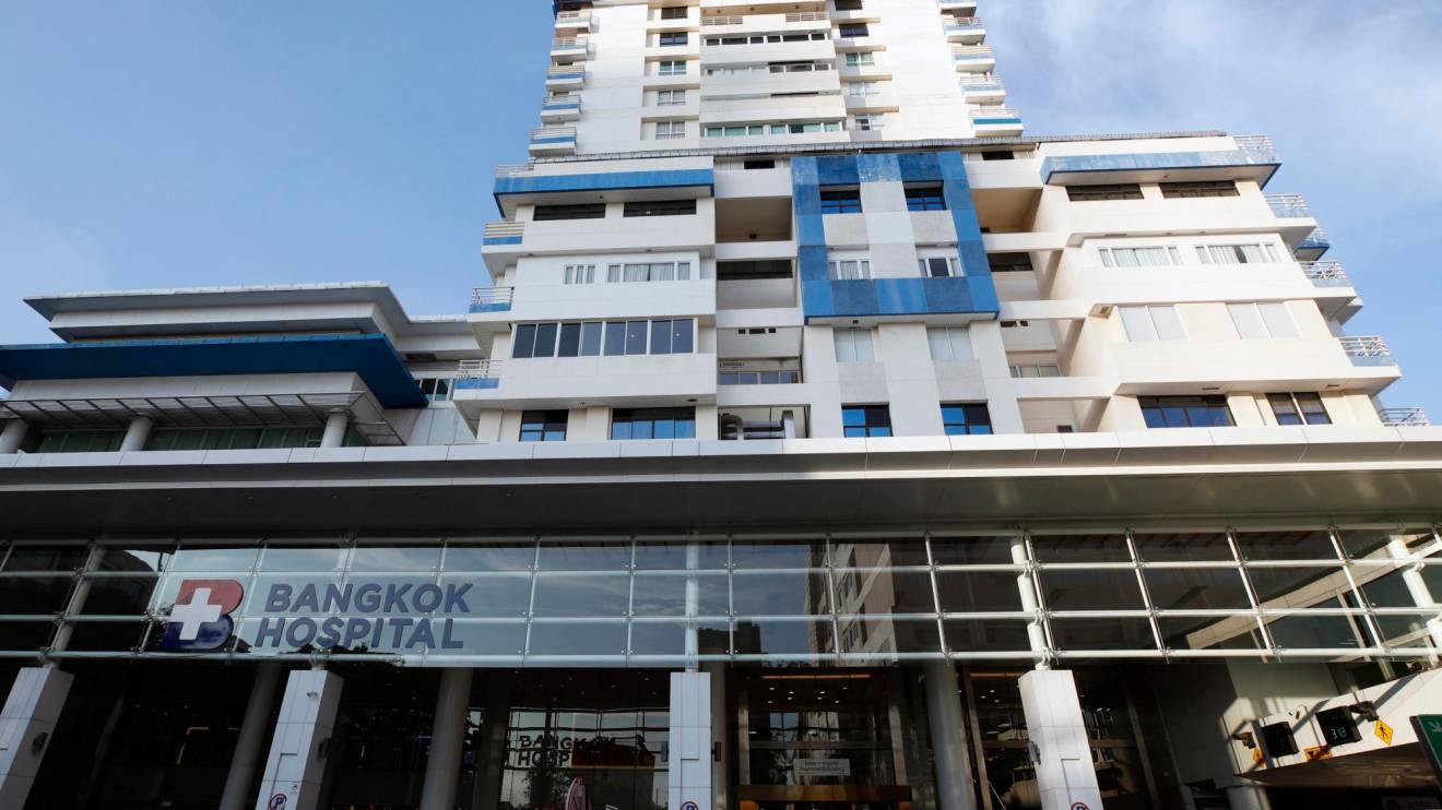 Un edificio del Bangkok Hospital en Bangkok. Foto: EFE