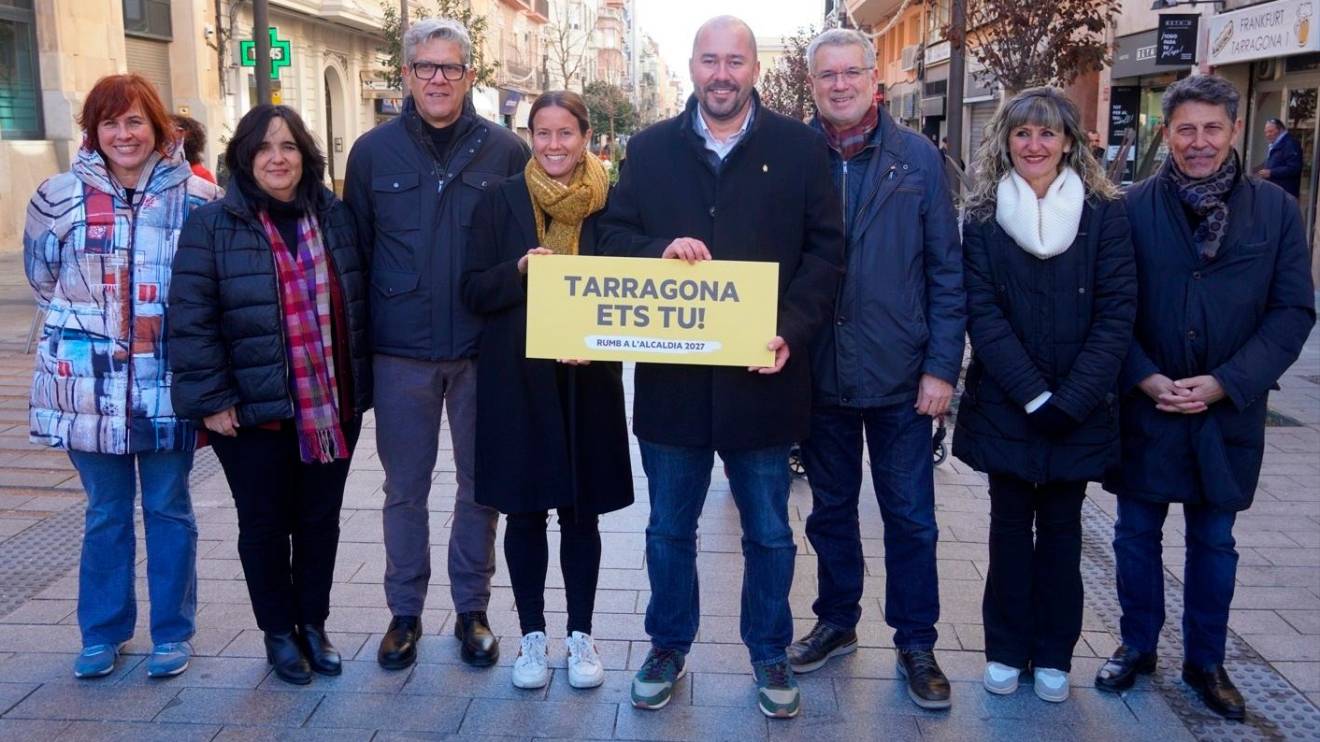 Xavier Puig, en el centro, ayer, durante el acto de presentación de su paso hacia adelante. Foto: Cedida