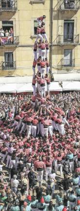 El 4d9fa que van carregar els de la camisa rosada durant la diada del Primer Diumenge de Festes a Tarragona. Foto: Marc Bosch