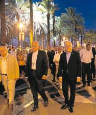 El alcalde, Pere Granados, acompañando en la procesión. Foto: A.M.