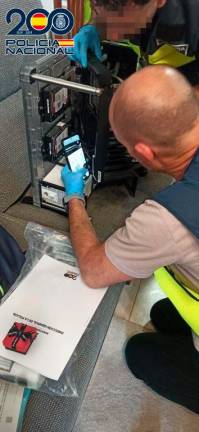 $!Agentes durante la intervención del material. Foto: Policía Nacional