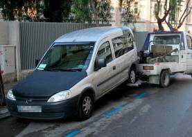 Imagen de archivo de la grúa municipal de Tarragona. Foto: Lluís Milián/DT