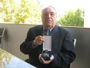 Josep Maria Maeso, en 2011, con la medalla que le otorgó el CSD. FOTO: Pere Ferré/DT