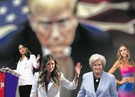 De izquierda a derecha, Tulsi Gabbard, Kristi Noem, Susie Wiles y Lara Trump. foto: DT