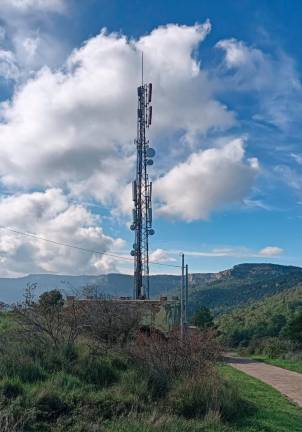 $!La antena de telefonía a la salida de Mont-ral. Foto: cedida