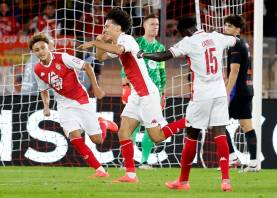 Akliouche celebra el primero gol del Mónaco frente al FC Barcelona. Foto: EFE