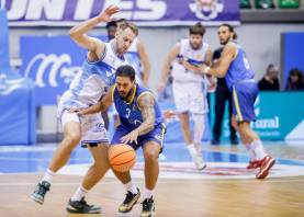 Víctor Aguilar, durante el partido en Burgos. foto: diario de burgos