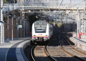 Un tren de Rodalies, entrando en la estación de Tarragona en una imagen de archivo. Foto: Pere Ferré/DT