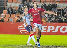 Pablo celebra un gol contra la Cultural en el Nou Estadi. FOTO: Nàstic