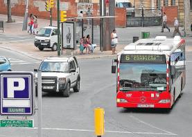 El 6 es la otra línea por excelencia de referencia en Campclar, la que conecta directamente con el centro de la ciudad. foto: dt