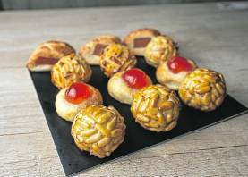 Los panellets tradicionales de piñones, cereza, almendra y membrillo siguen siendo los sabores preferidos.