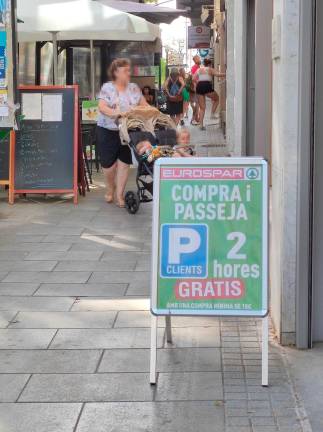 Carteleras publicitarias en la Rambla. Foto: Norián Muñoz