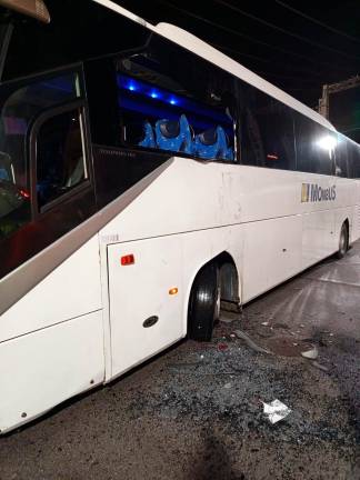 $!El otro autobús afectado por la colisión. Foto: cedida