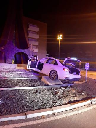 El coche accidentado. Foto: Guardia Urbana de Reus