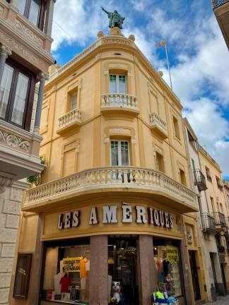 El edificio de Les Amèriques de L’Arboç. FOTO. JMB