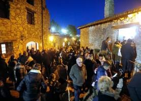 El viento y el frío no impidieron que miles de personas visitasen el pesebre. Foto: Pessebre dels Estels