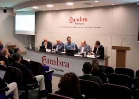 Mesa redonda con los alcaldes de cuatro municipios en el acto hecho en la Cambra de Comerç. Foto: Àngel Ullate