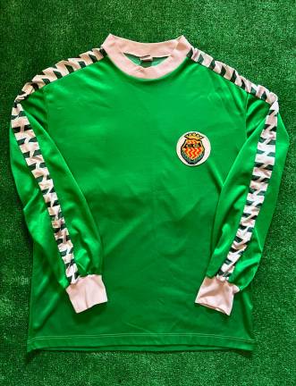$!Segunda equipación verde del Gimnàstic de Tarragona, de la marca Meyba, que el equipo tenía en la temporada 1982/83. Foto: Roger Plana