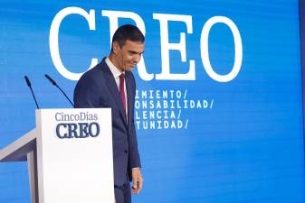 El presidente del Gobierno, Pedro Sánchez tras intervenir en el foro económico CREO 2024 organizado por el diario ‘Cinco Días’ del grupo Prisa, este lunes en Madrid. CREO 2024 es un foro para debatir sobre el futuro económico de España en el que participan varios miembros del Gobierno y directivos empresariales. Foto: EFE