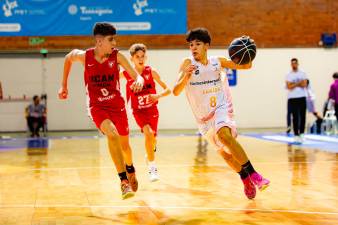 Yoel Boada penetra a canasta con la camiseta del Lleida. Foto: ACB