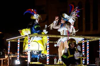 Más de treinta comparsas, con sus respectivas carrozas, salieron a bailar. Foto: Alba Mariné