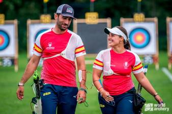 Pablo Acha y Elia Canales, sonrientes. FOTO: World Archery