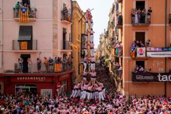 El 3d9f que van descarregar els de la camisa ratllada durant el Sant Magí d’aquest 2024 a la plaça de les Cols. Foto: Marc Bosch