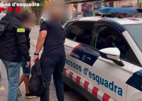 En una de las ocasiones empujó a un hombre con movilidad reducida. Foto: Mossos d’Esquadra