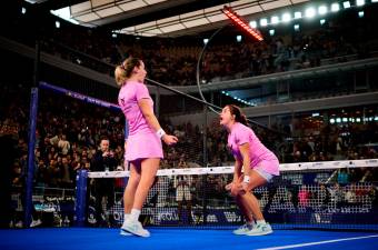 Ari Sánchez y Paula Josemaría, nada más ganar la final y el título. Foto: Premier Padel