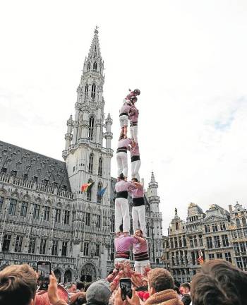 2 de 7 de la Jove a la Grand Place de Brussel·les. Foto: DT