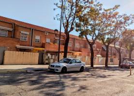 El chalet se encuentra a escasos metros del garaje donde vive Josep y Ester. Foto: Àngel Ullate