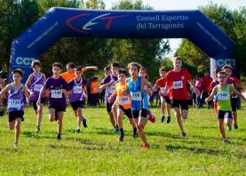 Varios participantes nada más arrancar una carrera. Foto: club GIMNÀSTIC DE TARRAGONA