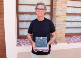 Ramon Sicart ha publicat un llibre del projecte Terra de llorers, que compta amb 38 històries poc conegudes de Llorenç. Foto: R. Urgell