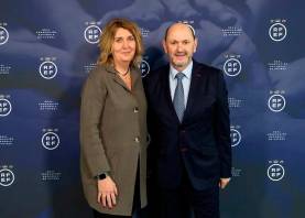 Conxita Esteve, junto al nuevo presidente, Rafael Louzán. FOTO: rfef