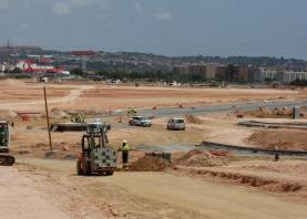 Imagen del 2021 de las obras de urbanización del PP10, donde el Ayuntamiento venderá varios terrenos. FOTO: PERE FERRÉ