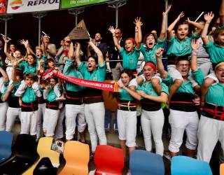 Els Castellers de Vilafranca reben el premi com a primers classificats. Foto: Marc Bosch