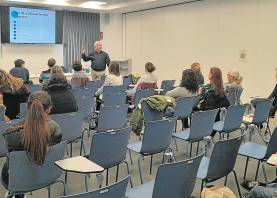 Sessió d’un dels cursos que la Fundació Mémora ofereix als professionals. Foto: cedida