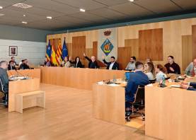 Votación para aprobar el presupuesto municipal, en el pleno extraordinario celebrado este miércoles. Foto: Aj. Salou