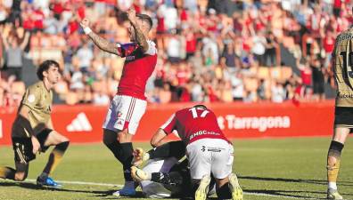 El Nàstic celebra la remontada ante la Real Sociedad B. Foto: Marc Bosch