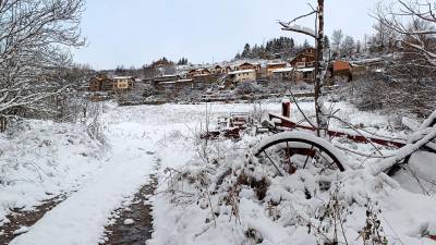 La población de Ger, en la Cerdanya, completamente nevada. Foto: ACN